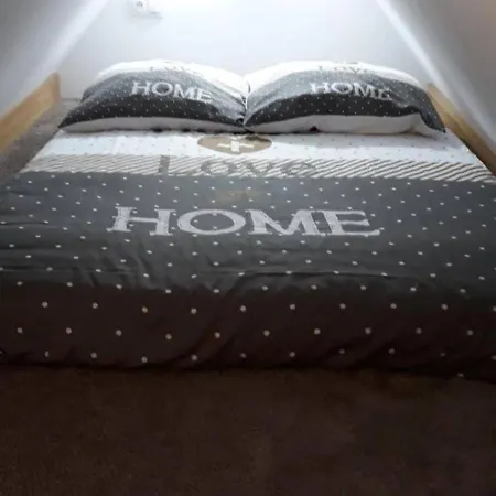 Lesny Zakatek- Lipa 度假居 *